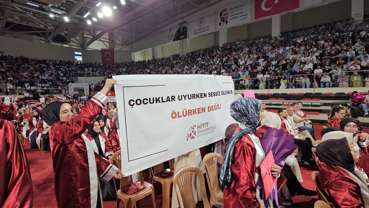 Hitit Üniversitesinde Mezuniyet Coşkusu