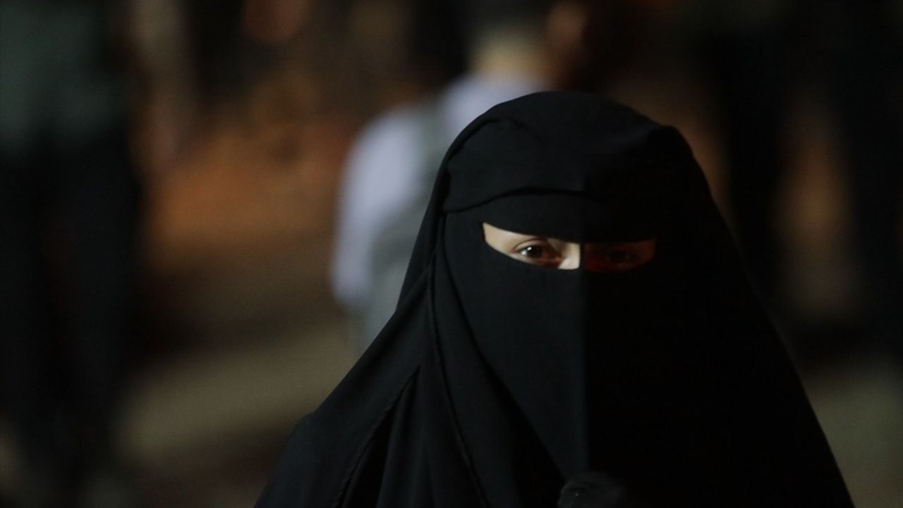 Hol Kampı'ndan İlk Suriyeli Aileler Tahliye Edildi