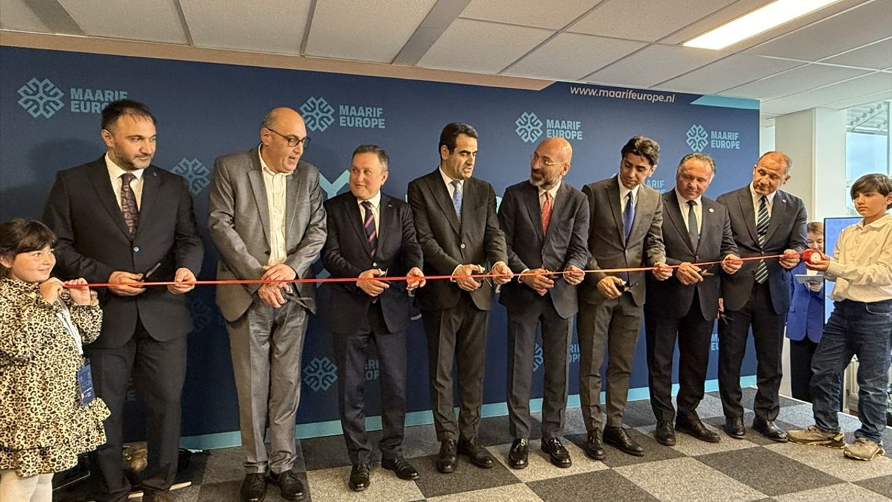 Hollanda'da Maarif Europe Amsterdam Eğitim Merkezi Açıldı
