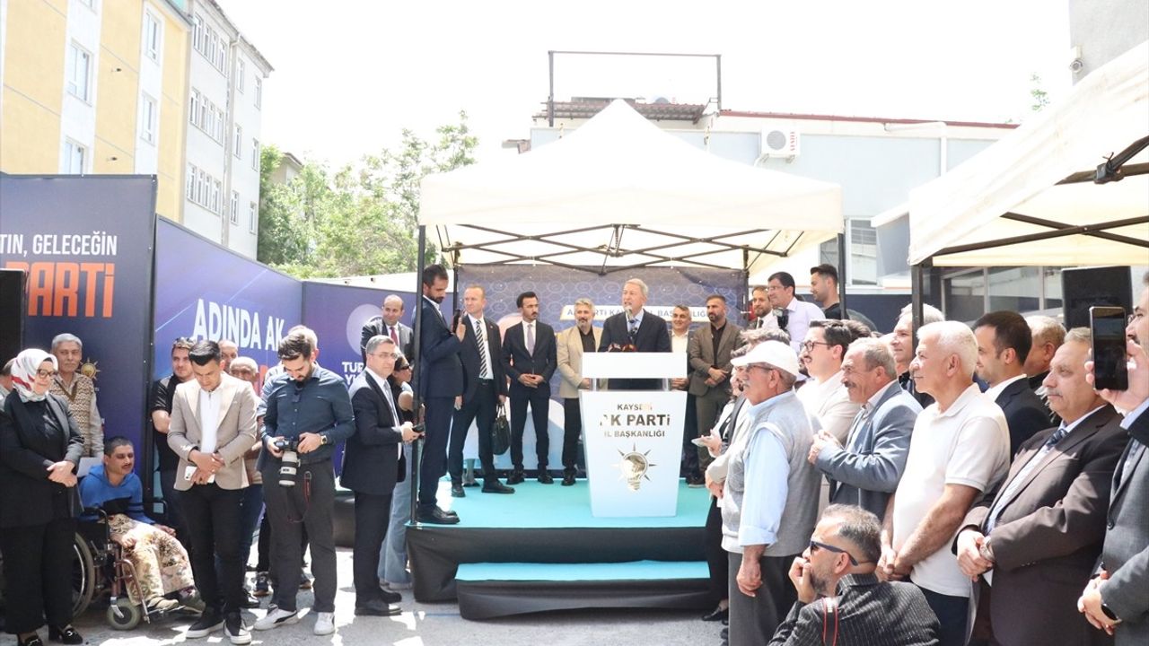 Hulusi Akar'dan Bayramda Birlik ve Beraberlik Vurgusu