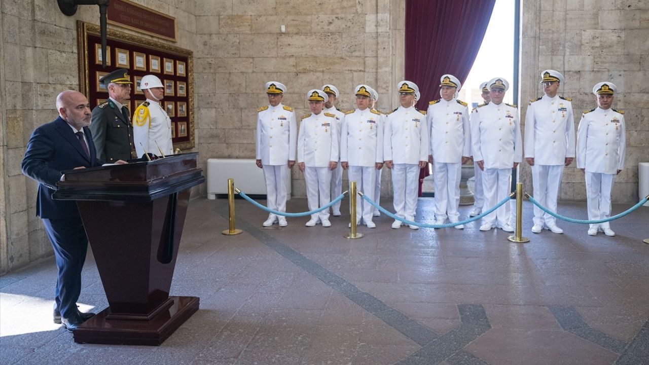 İçişleri Bakan Yardımcısı Sağlam, Anıtkabir'i Ziyaret Etti