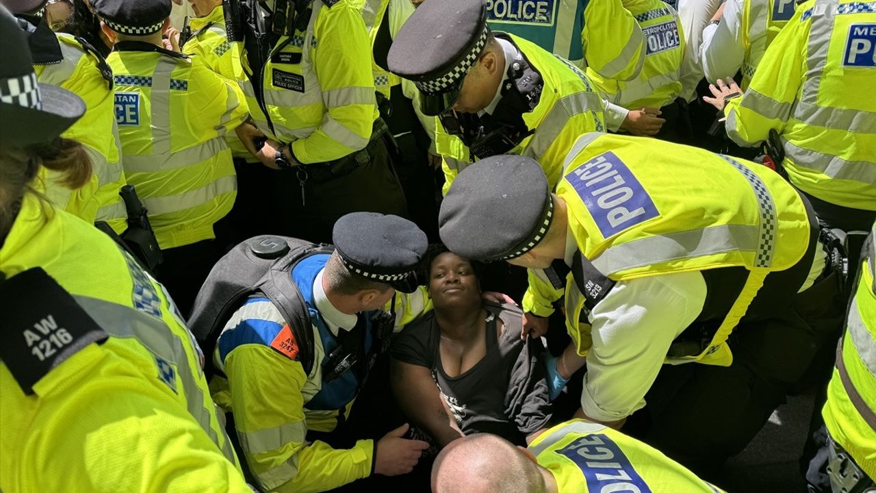 İngiltere'de Palestine Action'a Destek Eylemi Gerçekleşti