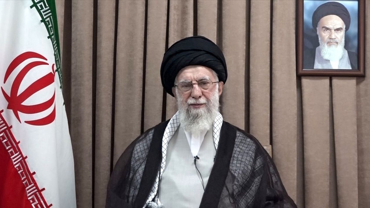 İran Lideri Hamaney: ABD Müdahalesi Telafisi Olmayan Hasarlar Getirir