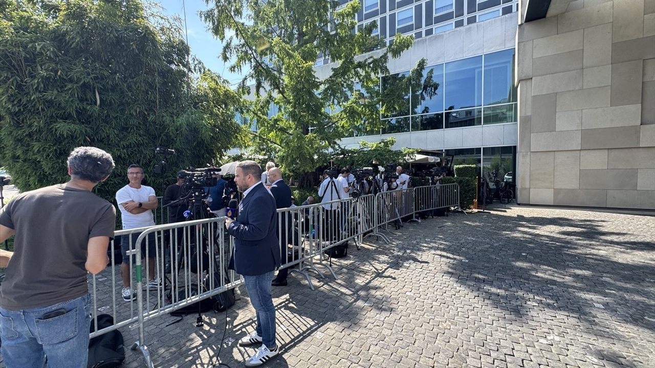 İran ve Avrupa Ülkeleri Cenevre'de Kritik Toplantı Gerçekleştiriyor