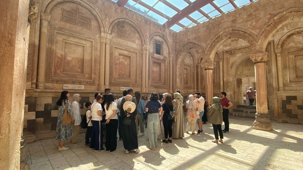 İshak Paşa Sarayı Bayramda Yoğun İlgi Görüyor