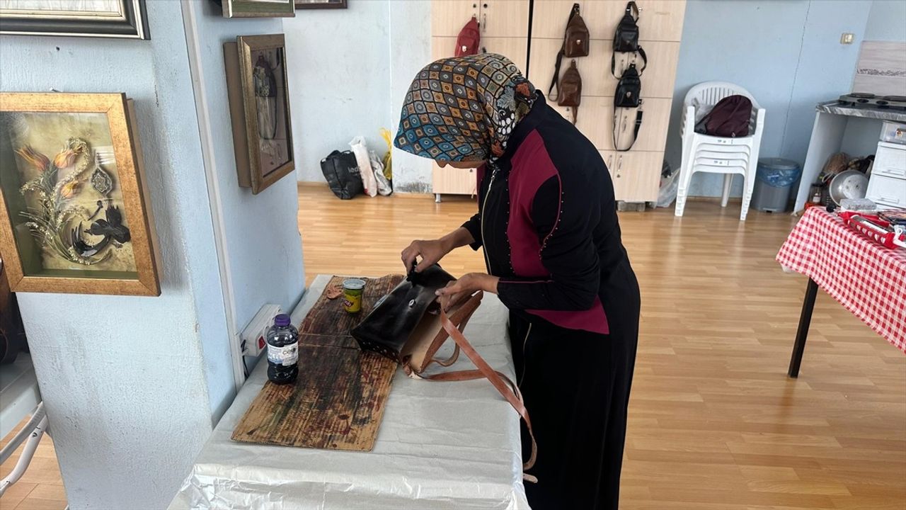 Isparta'da Geleneksel Deri İşlemeciliği Yeniden Hayat Buluyor