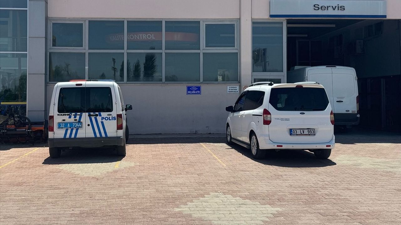 Isparta'da Traktör Römorkuna Sıkışan Lise Öğrencisi Hayatını Kaybetti