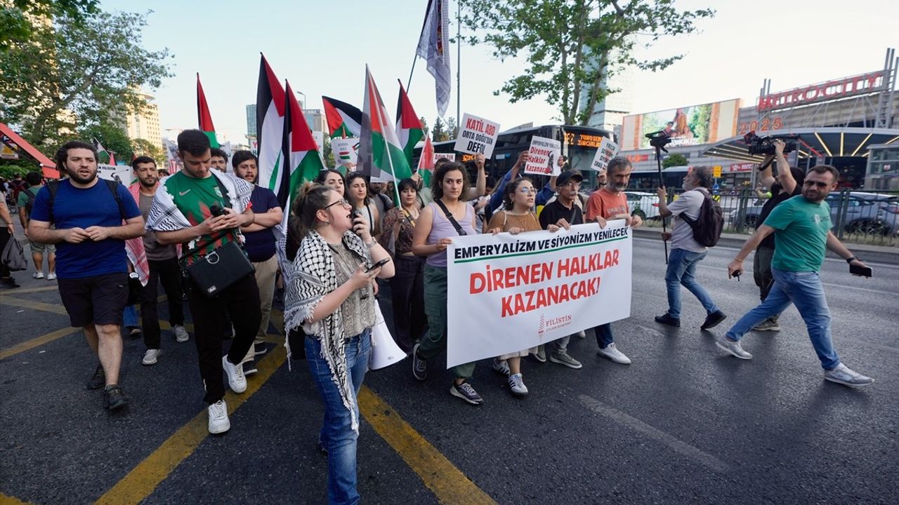 İsrail'in İstanbul Başkonsolosluğu Önünde Filistin Protestosu