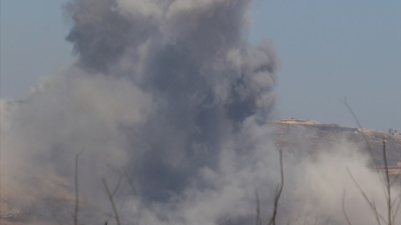 İsrail Savaş Uçakları Lübnan'ın Nabatiye Kırsalına Hava Saldırısı Düzenledi