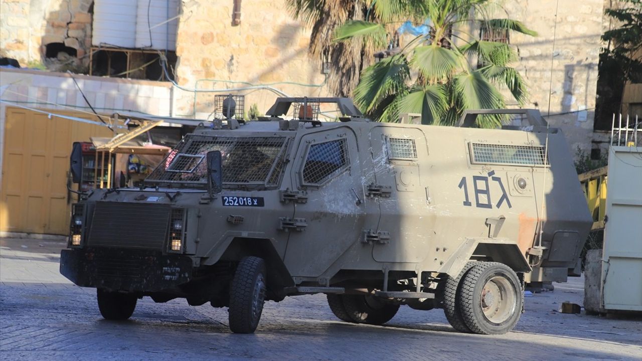 İsrailli Yerleşimciler El Halil'e Baskın Düzenledi