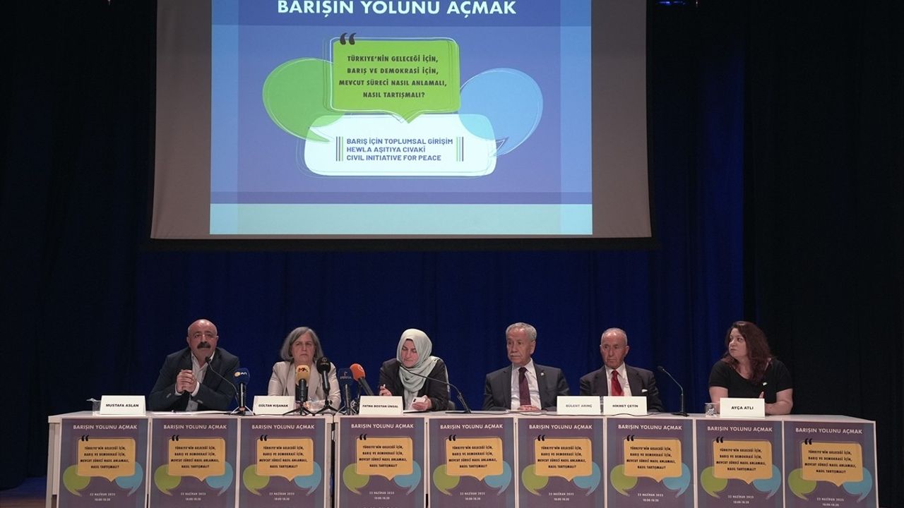 İstanbul'da 'Barışın Yolunu Açmak' Konferansı Gerçekleşti