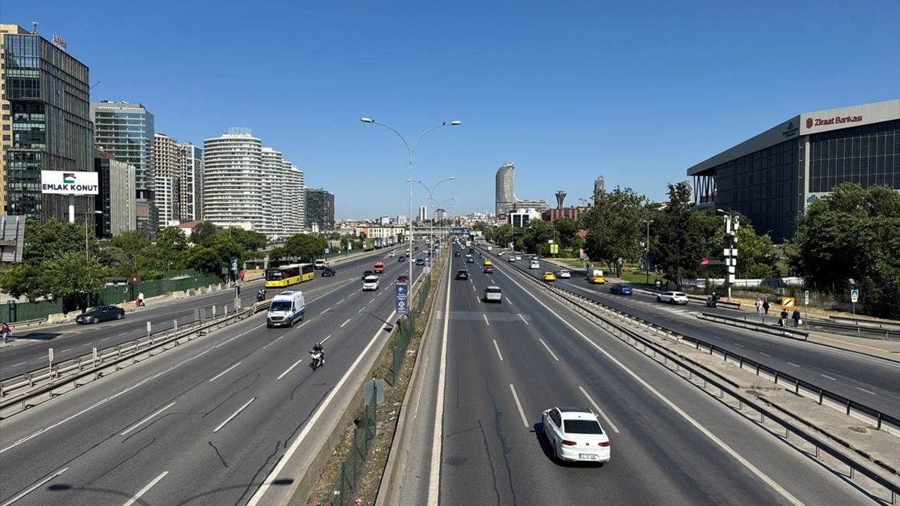 İstanbul'da Bayram Arifesinde Trafik Akışı Rahatladı