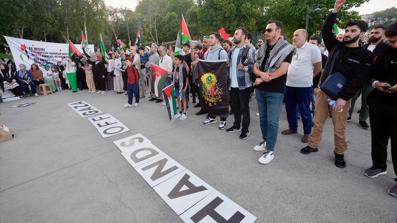 İstanbul'da Gazze İçin 48 Saat Sürecek Nöbet Eylemi Devam Ediyor