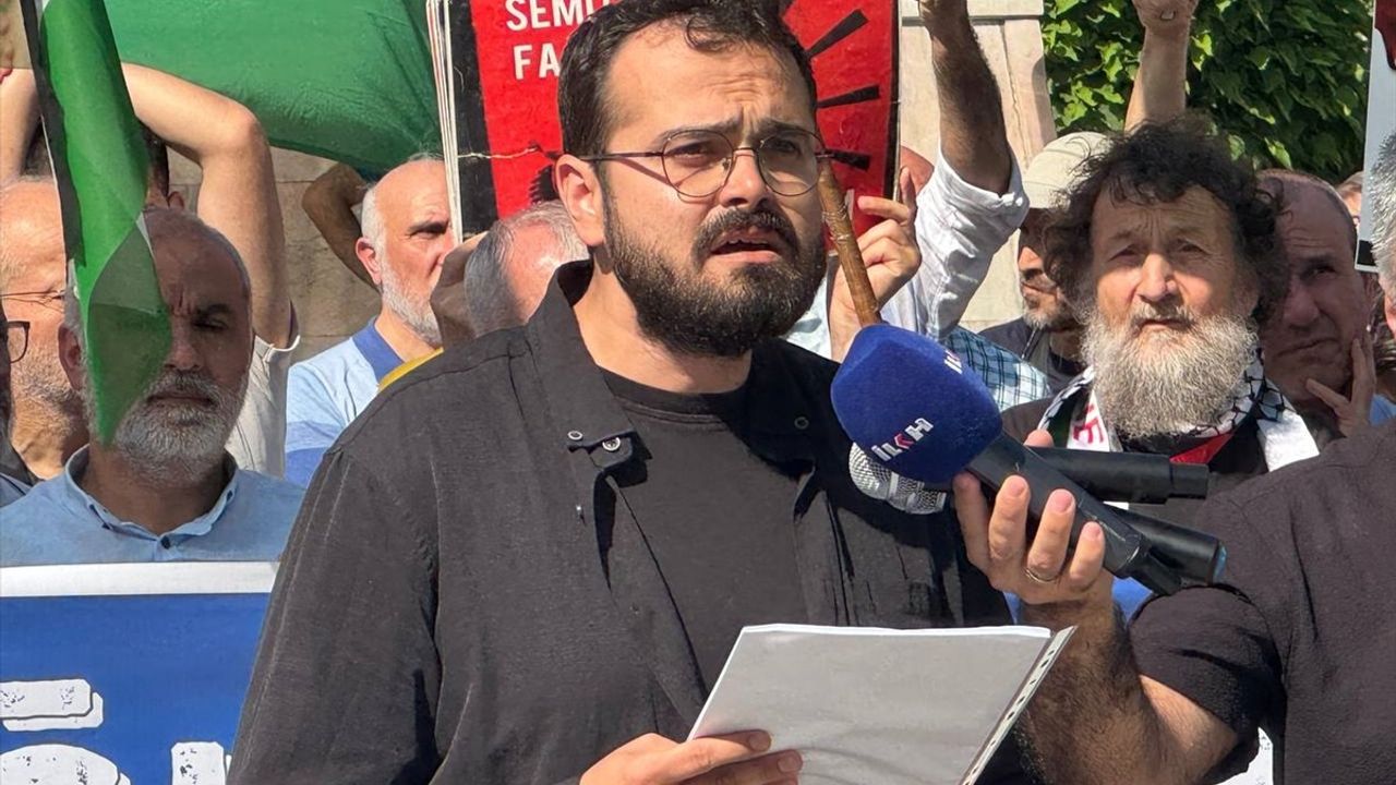 İstanbul'da İsrail'in Saldırılarına Karşı Protesto Düzenlendi