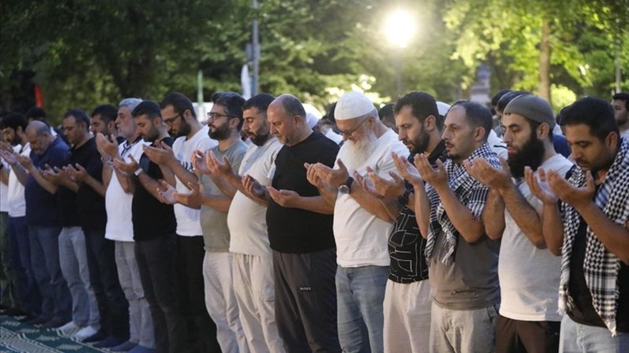 İstanbul'da 'Katliama Alışma Gazze'yi Unutma' Eylemi Gerçekleştirildi