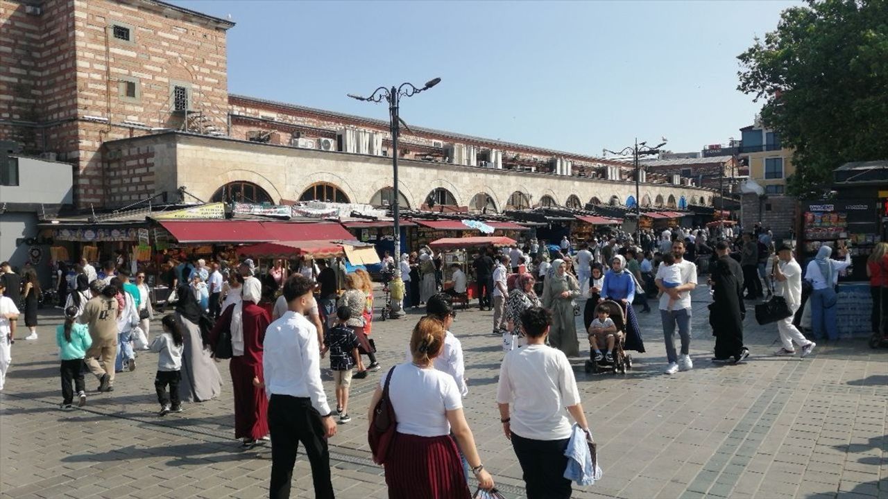 İstanbul'da Kurban Bayramı Coşkusu: Sahil ve Parklar Dolu