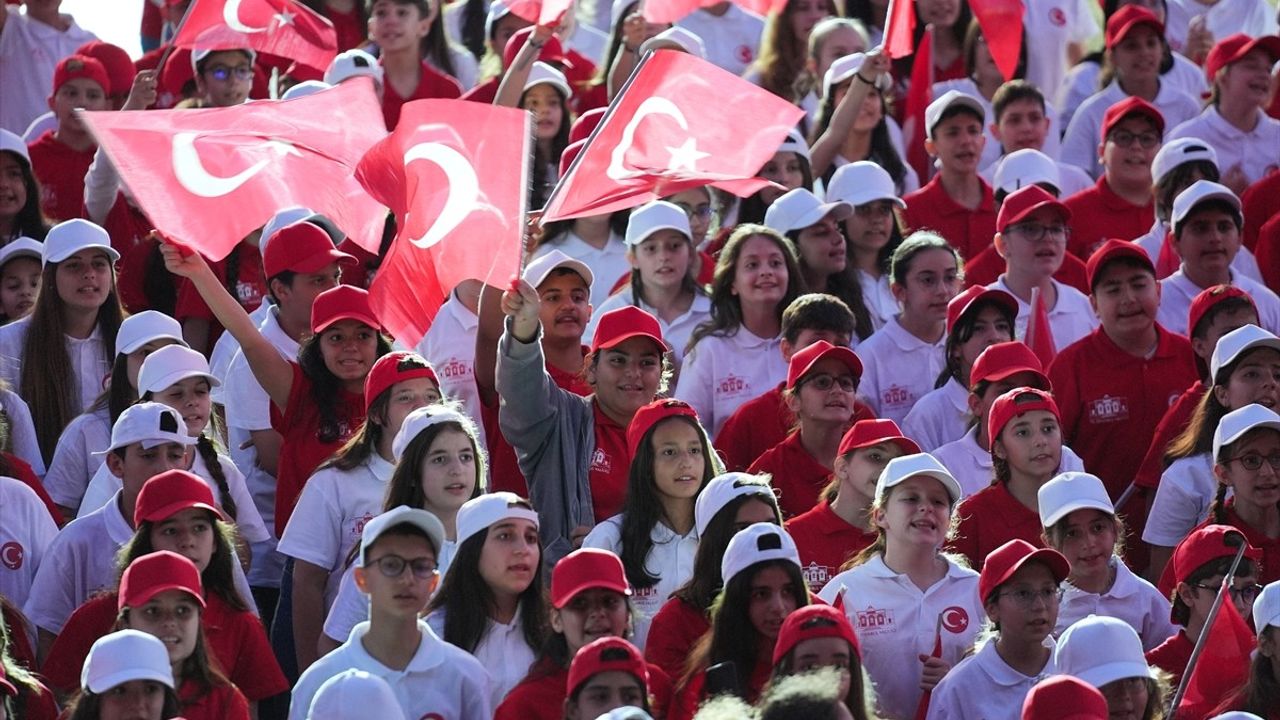 İstanbul'da Müzik Dolu Şenlik: Enstrümansız Okul Kalmasın