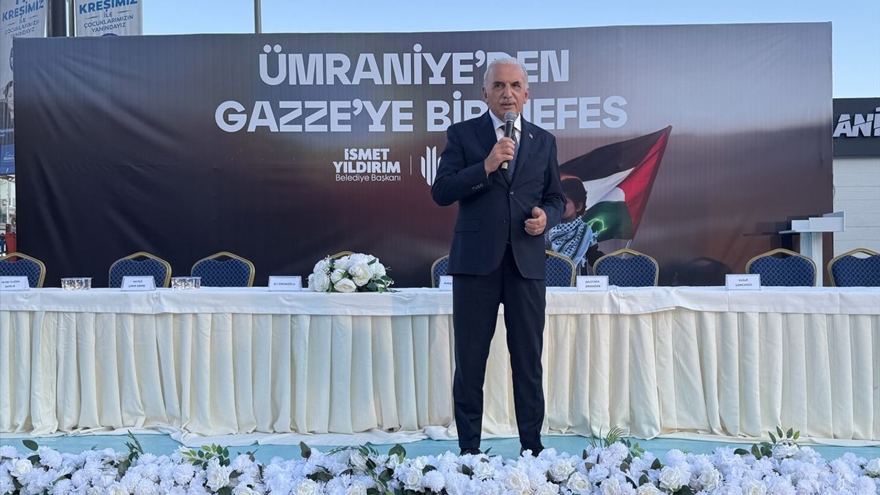 İstanbul'da 'Ümraniye'den Gazze'ye Bir Nefes' Söyleşisi Düzenlendi