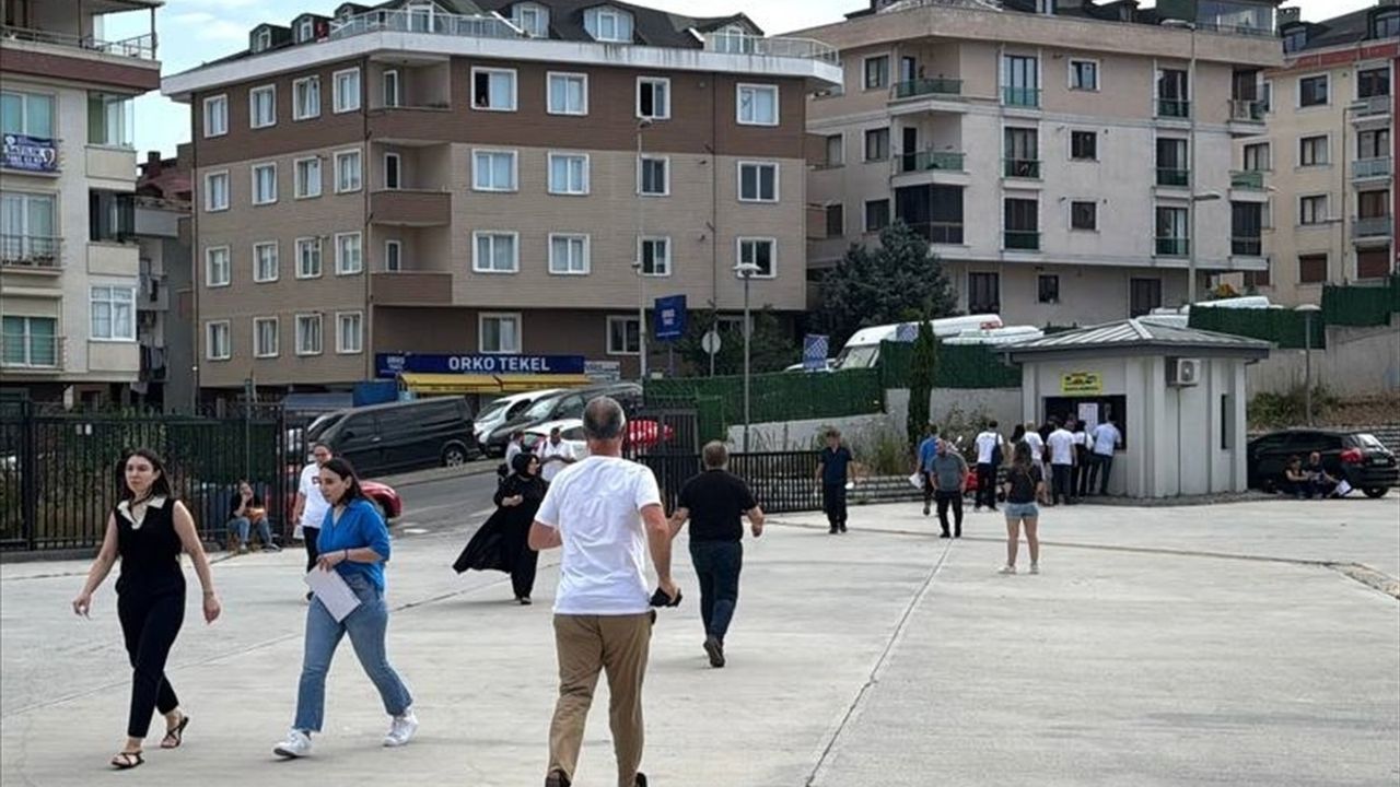 İstanbul'da Yükseköğretim Kurumları Sınavı (YKS) TYT İlk Oturumu Başladı