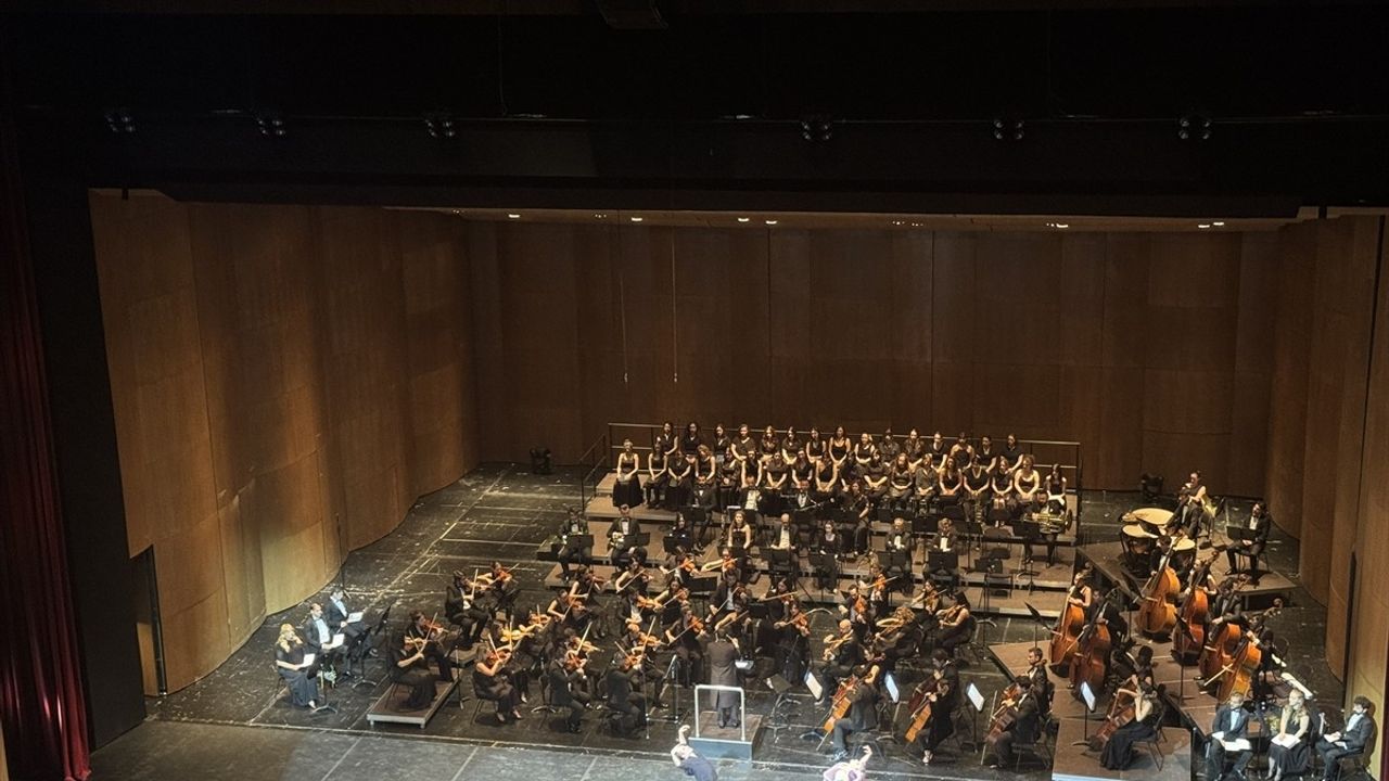 İstanbul Filarmoni Derneği 80. Yılını AKM'de Coşkuyla Kutladı