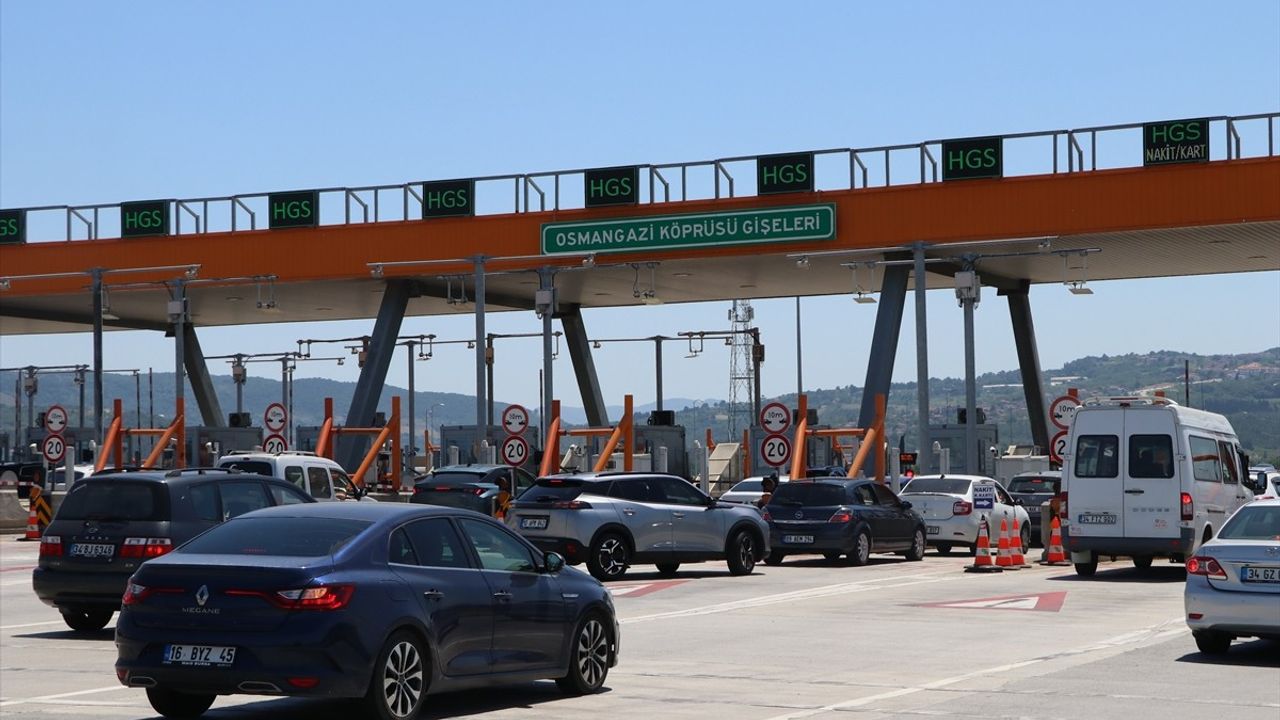İstanbul-İzmir Otoyolu ve Osmangazi Köprüsü'nde Bayram Yoğunluğu Artıyor