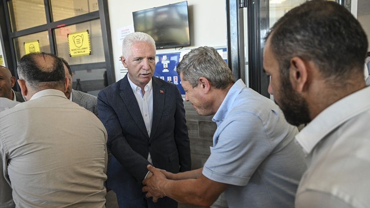 İstanbul Valisi Gül, Havalimanı Taksicilerini Ziyaret Etti