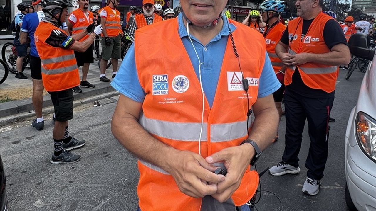 İstanbullular Avrupa'dan Asya'ya Bisikletle Pedal Bastı