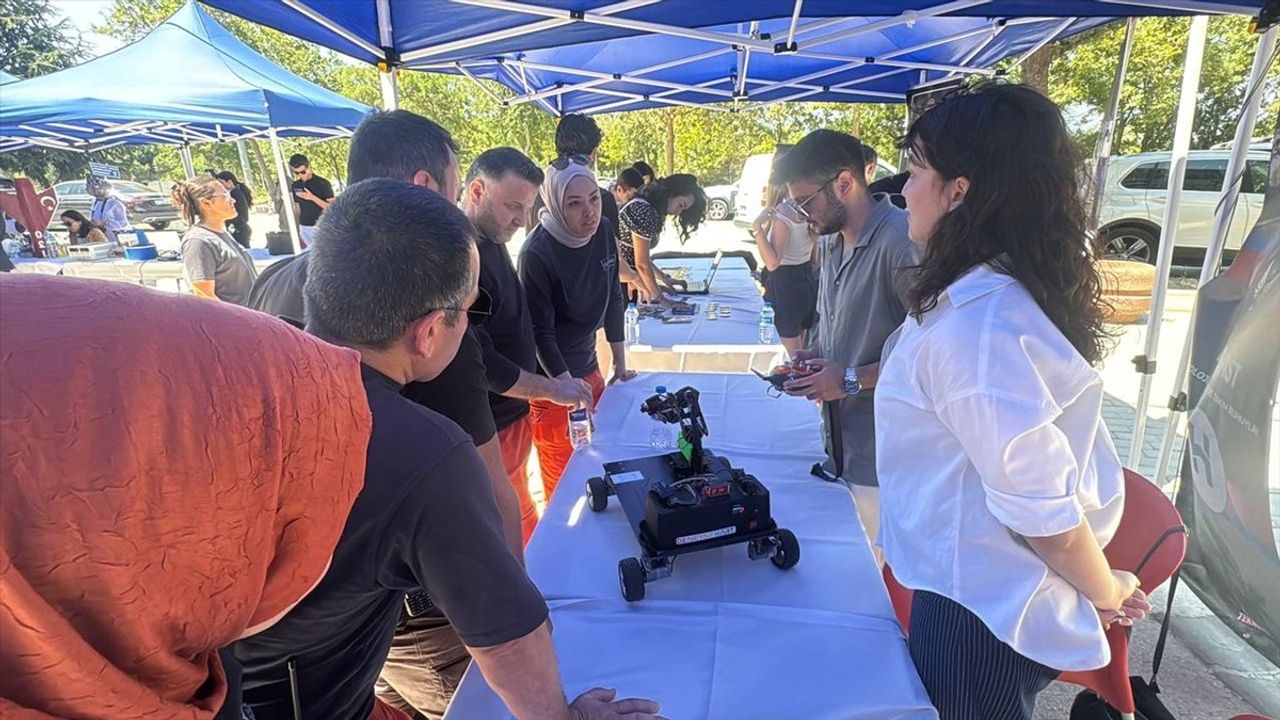 İÜC'de 'Bilim Kafe' Etkinliği: Elektrikli ve Otonom Araçlar Gündemde