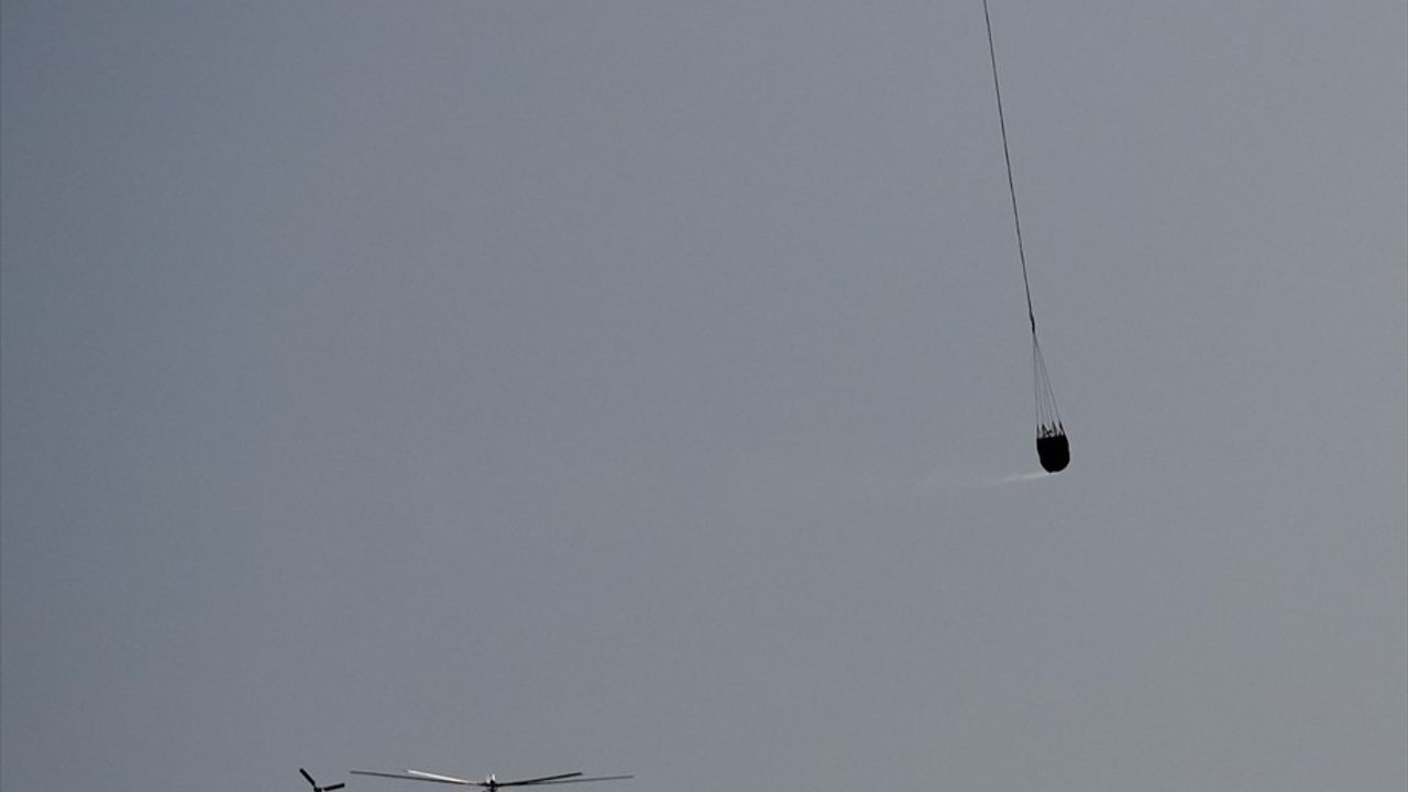 İzmir Aliağa'da Çıkan Orman Yangını Kontrol Altına Alınmaya Çalışılıyor