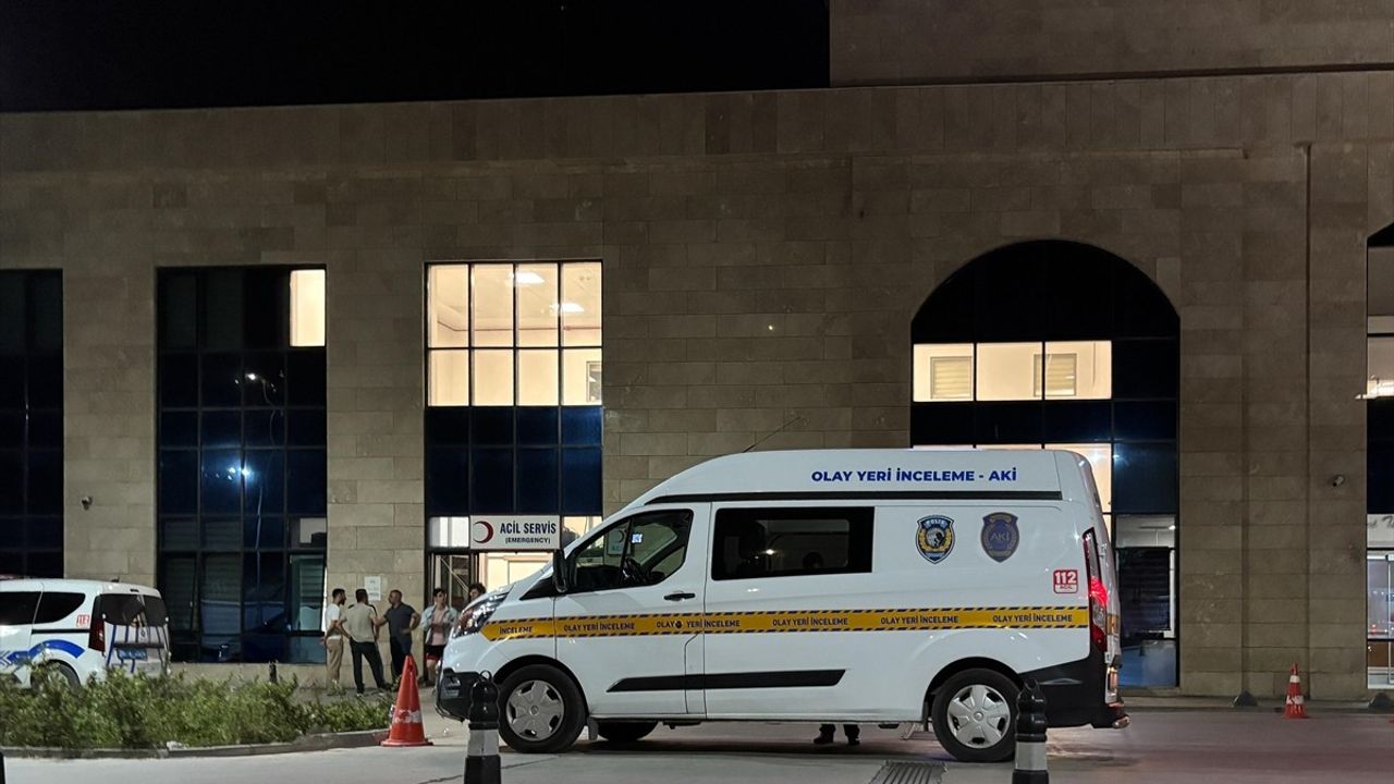 İzmir'de Çıkan Bıçaklı Kavga: 1 Ölü, 2 Yaralı