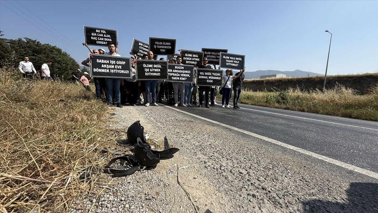 İzmir'de İşçiler Arkadaşları İçin Eylem Düzenledi