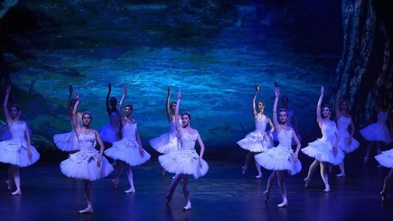 İzmir'de Kuğu Gölü Balesi: İzleyicilere Unutulmaz Bir Deneyim