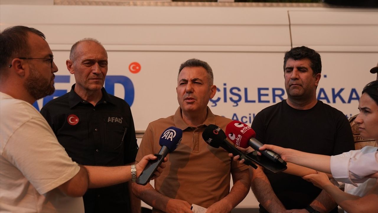 İzmir'de Yangın: Seferihisar'da 5 Mahalle Tahliye Edildi