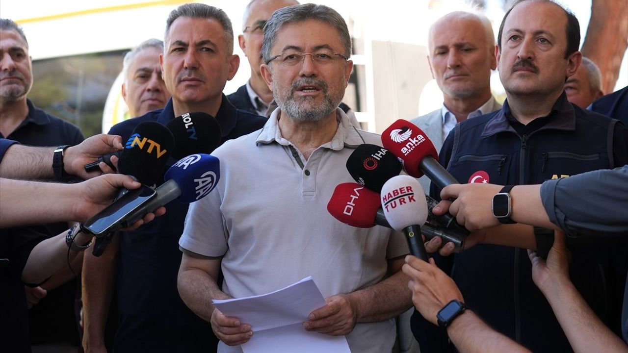 İzmir'deki Orman Yangınları İçin Bakan Yumaklı'dan Önemli Açıklamalar