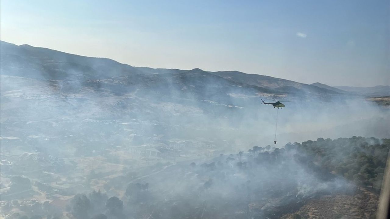 İzmir Dikili'de Yangın Kontrol Altına Alındı