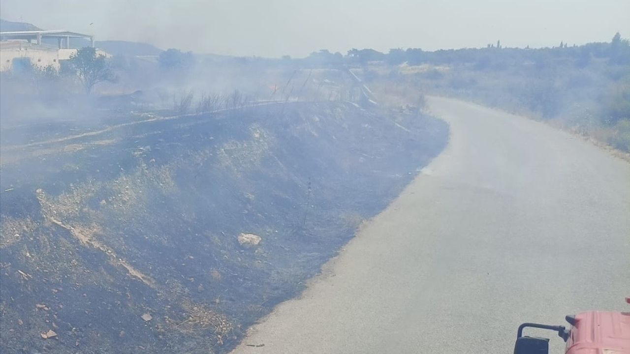 İzmir Kemalpaşa'da Boş Arazide Yangın Kontrol Altına Alındı