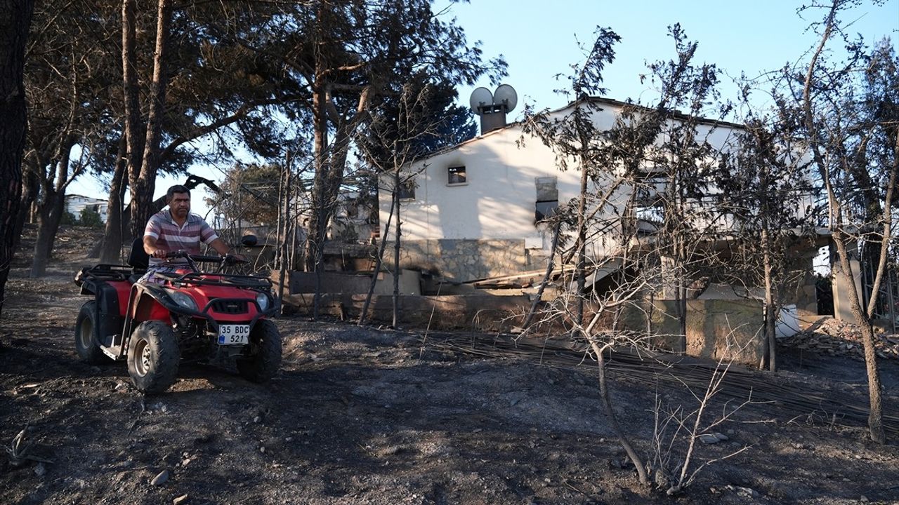 İzmir Seferihisar'da Orman Yangını: 345 Haneli Sitedeki Evler Zarar Gördü