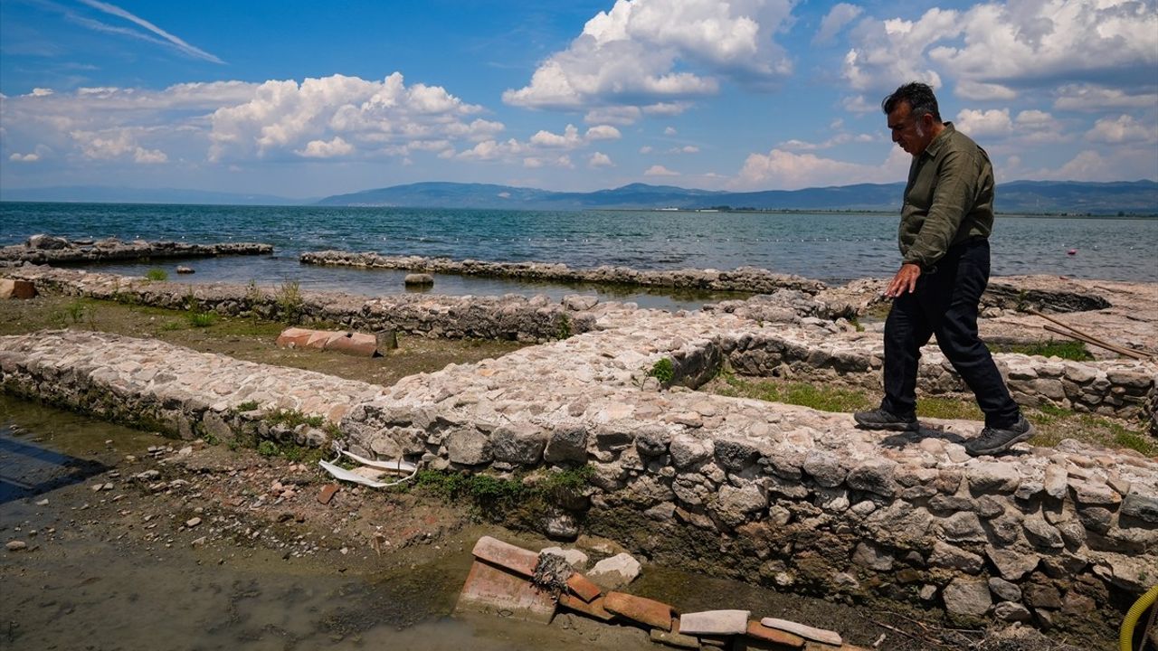 İznik'teki Bazilika ve Mezarlıklar Eşkıya Çıkarılıyor