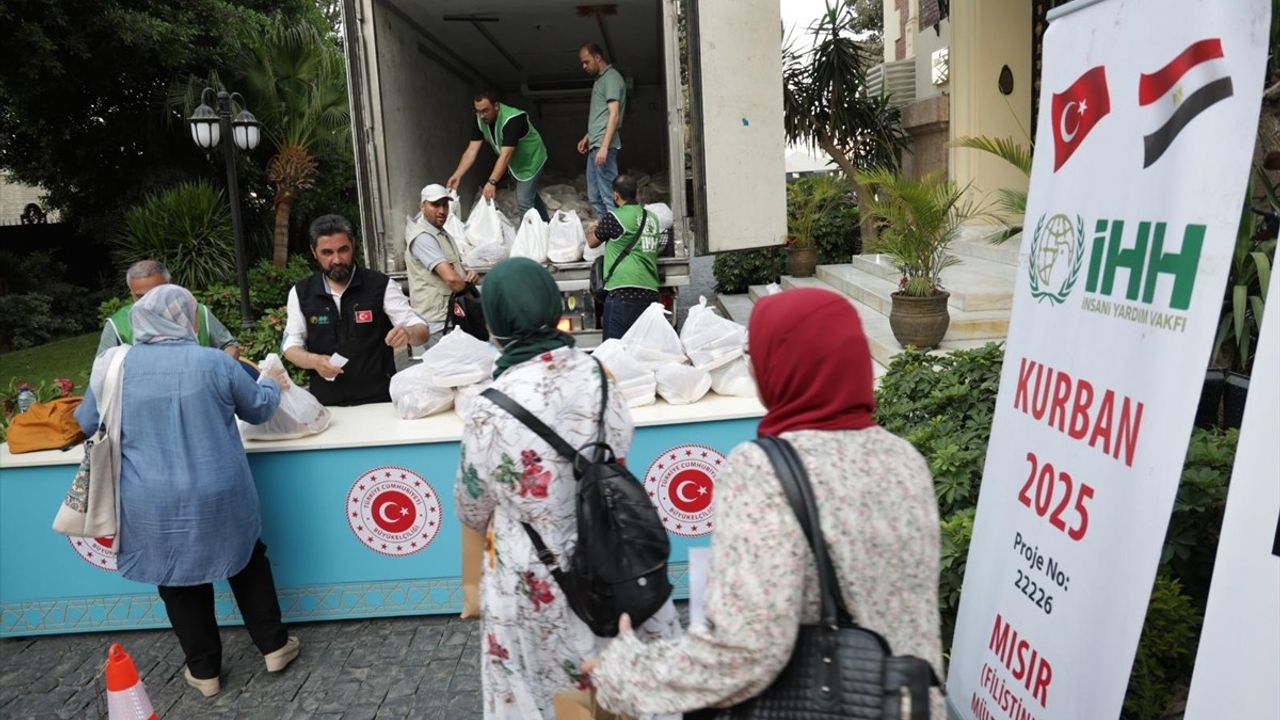 Kahire'de Türkiye'den Gazzeli ve Mısırlılara Kurban Bayramı Dayanışması