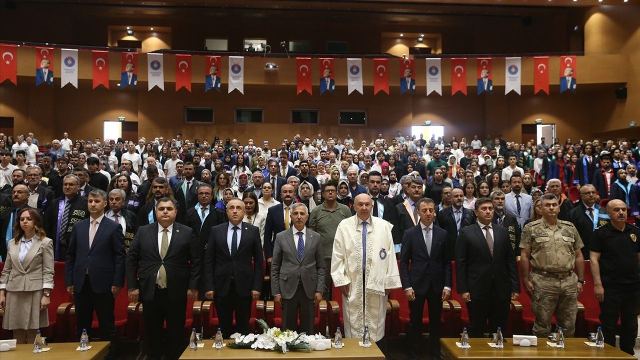 Kahramanmaraş Sütçü İmam Üniversitesi'nde Coşkulu Mezuniyet Töreni