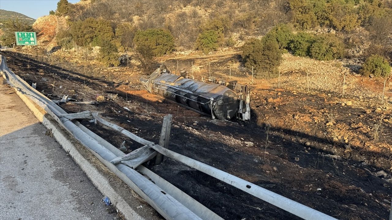 Kahramanmaraş'ta Bitkisel Yağ Yüklü Tırda Yangın Satıldı
