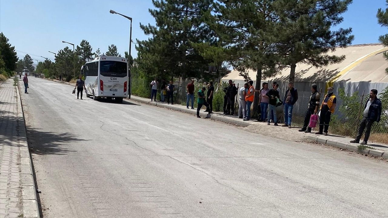 Kahramanmaraş'ta Gıda Zehirlenmesi Şüphesi: 16 İşçi Hastaneye Kaldırıldı