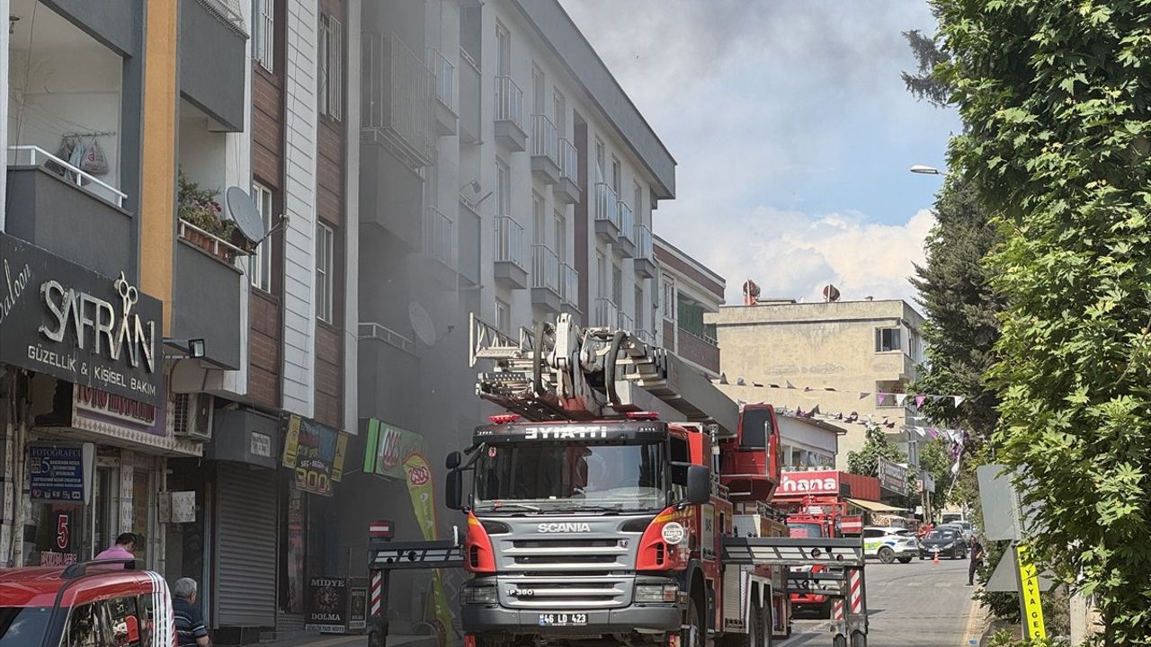 Kahramanmaraş'ta Mobilya Mağazasında Yangın: Üst Kata Sıçradı