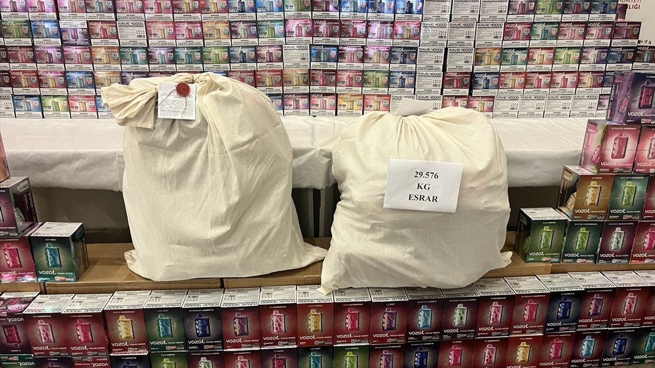 Kapıkule'de Kaçakçılık Operasyonunda 4 Zanlı Yakalandı