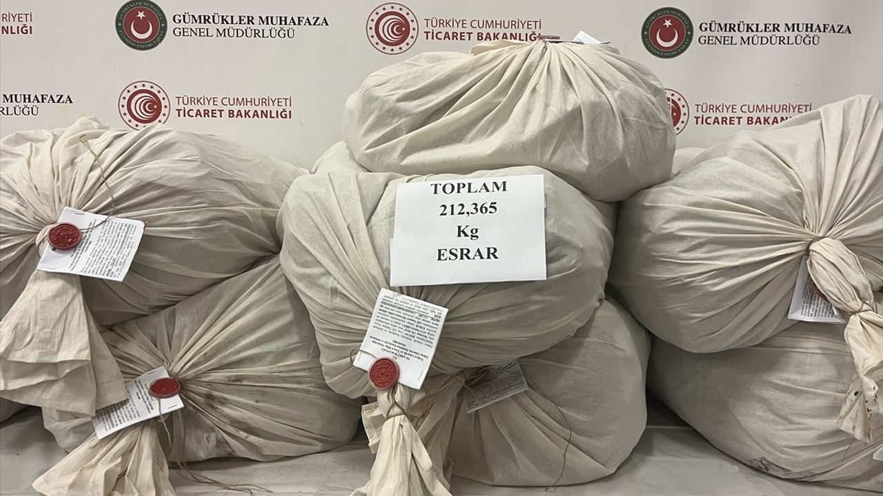 Kapıkule Sınır Kapısı'nda 212 Kilo Uyuşturucu Ele Geçirildi