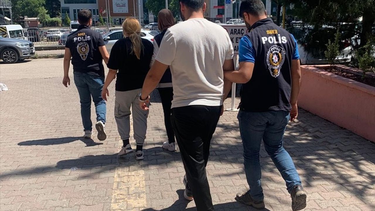 Karabük Merkezli Dolandırıcılık Operasyonunda 2 Şahıs Tutuklandı