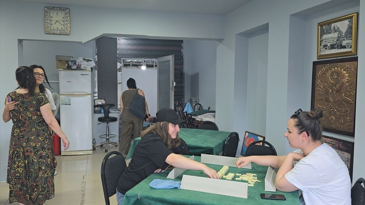 Karabük'te Kıraathane, Bir Akşamlığına Kadınlara Tahsis Edildi