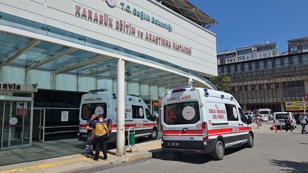 Karabük'te Otomobil Devrildi: 5 Yaralı