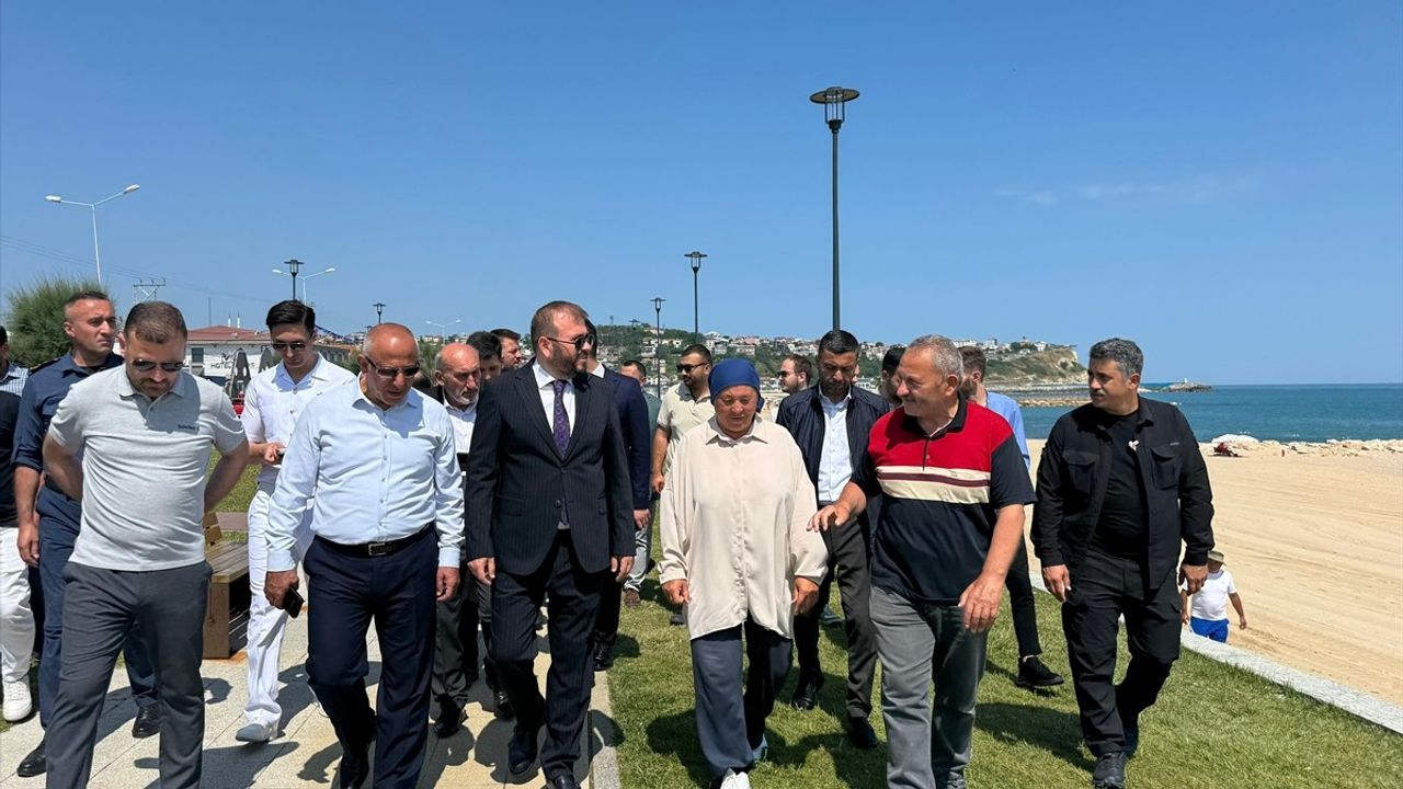 Karaburun Sahili Mavi Bayrak Ödülünü Aldı