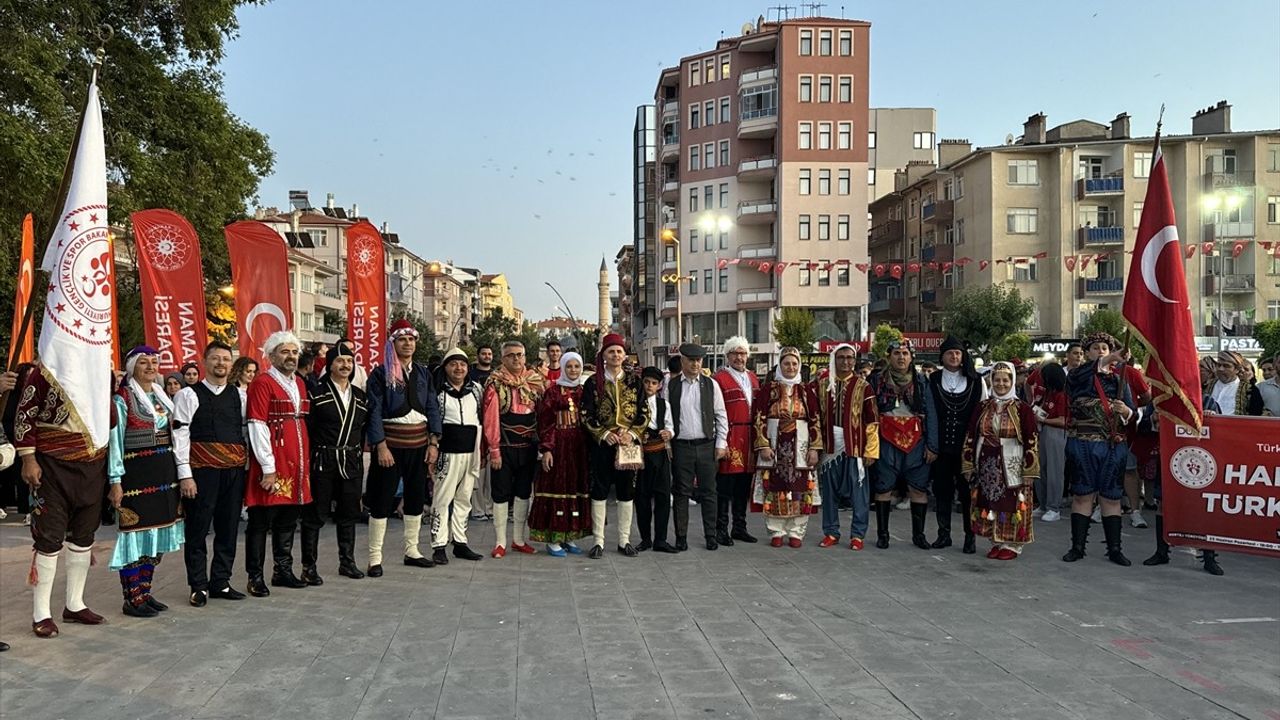 Karaman'da Halk Oyunları Yıldızlar Türkiye Şampiyonası Kortej Yürüyüşü Düzenlendi